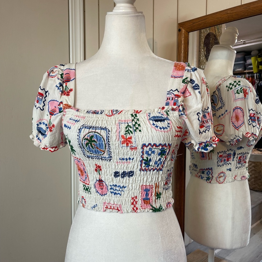 💕 Monteau Los Angeles adorable smocked crop top with a playful pattern.